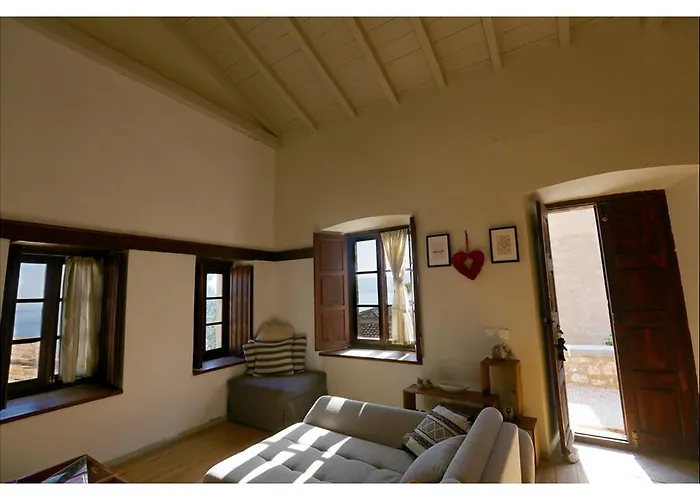 בית נופש Daphne Superior Castle *
