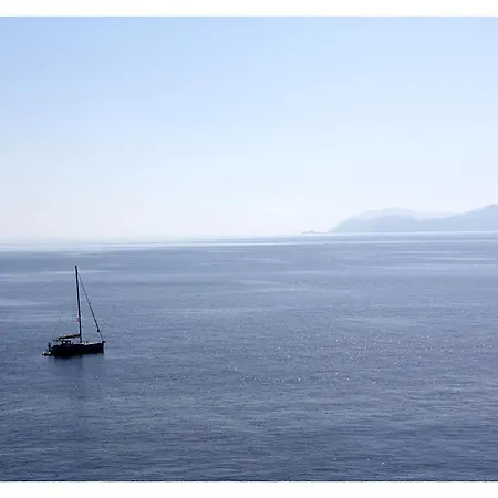 Daphne Superior Castle Vakantiehuis *