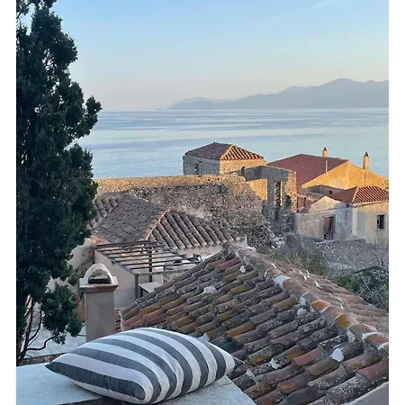 Daphne Superior Castle *