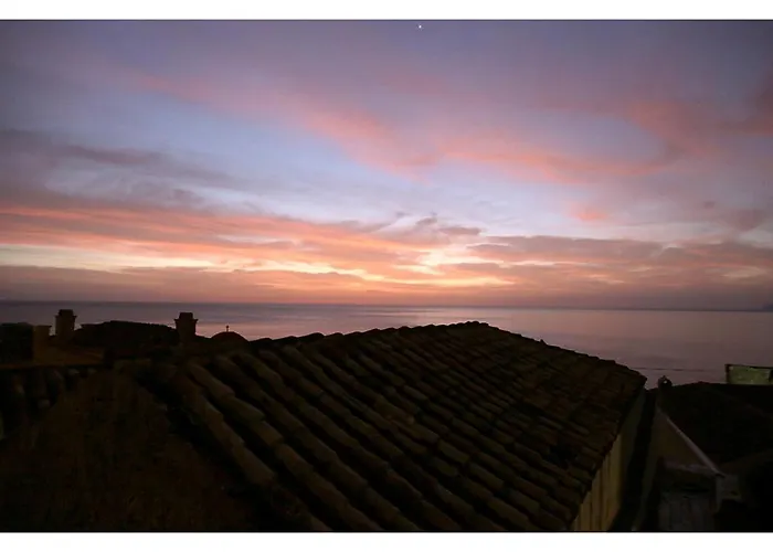 Daphne Superior Castle בית נופש מונמבאסיה