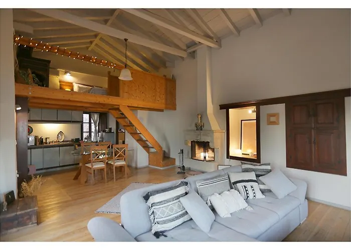 Daphne Superior Castle מונמבאסיה