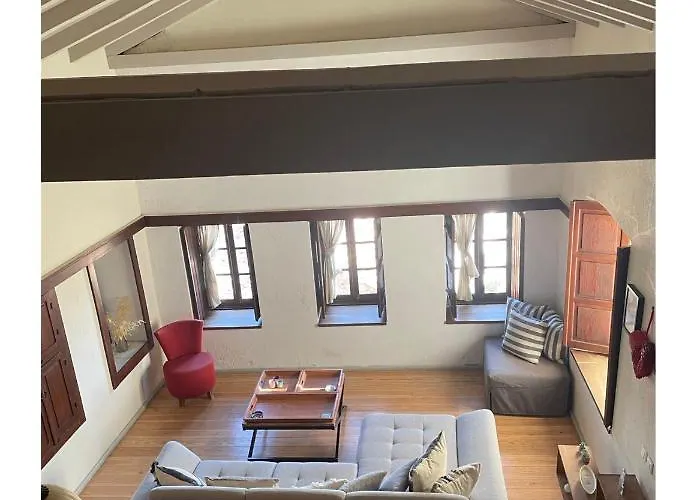 Daphne Superior Castle בית נופש