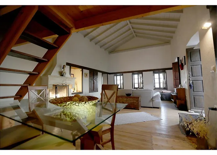 בית נופש Daphne Superior Castle *