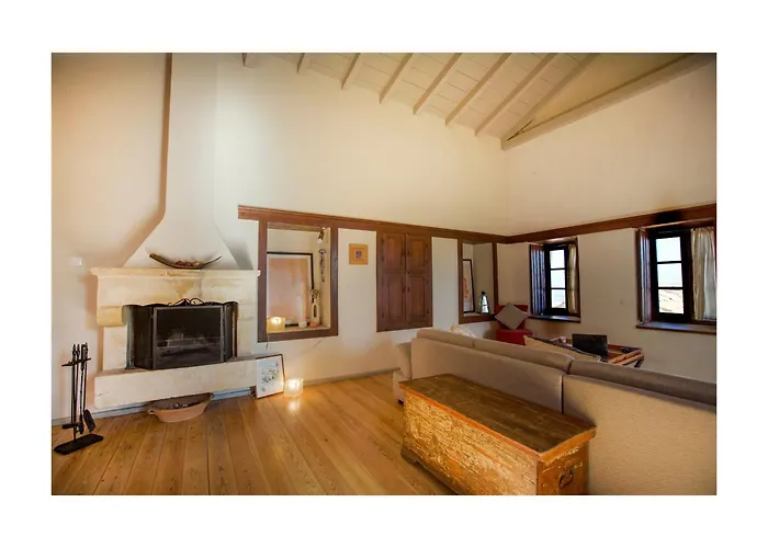 Daphne Superior Castle בית נופש מונמבאסיה