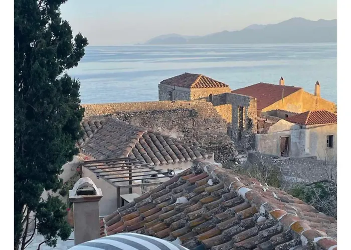 Daphne Superior Castle *